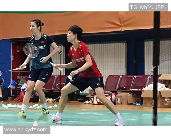 重庆羽毛球队与上海羽毛球队赛后战术分析与复盘探讨